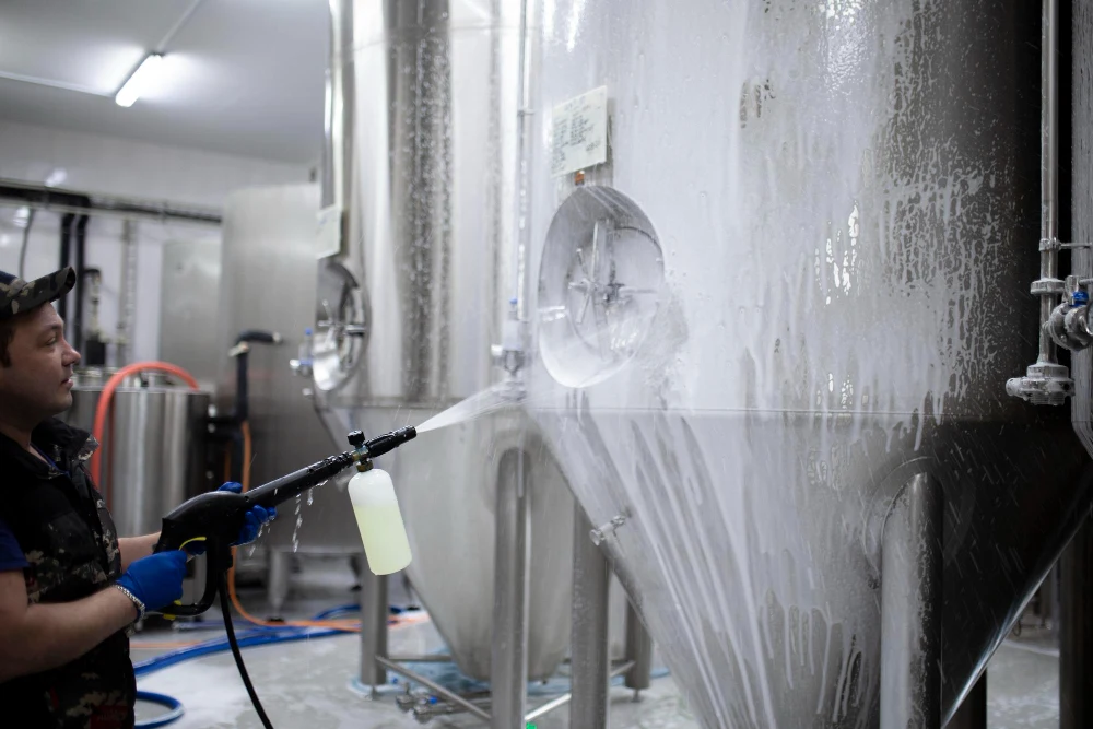 Industrial tank washing procedure highlighting CTC Volc cleaner uses